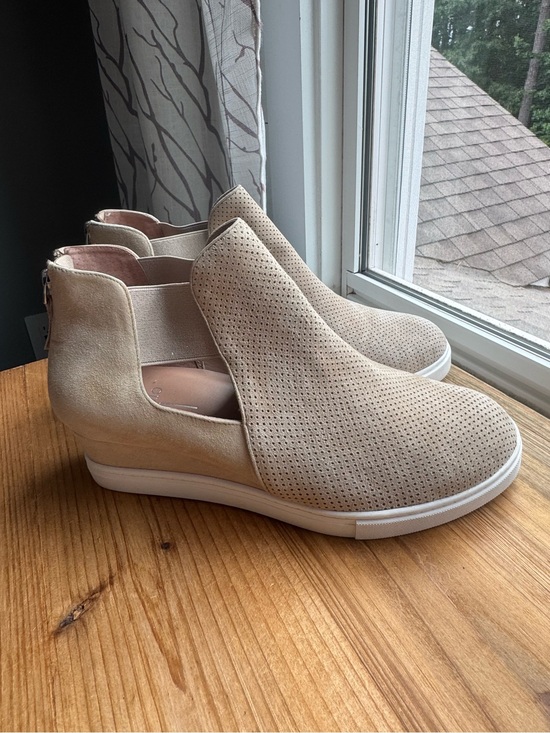 Linea Paolo Shoes - Linea Paolo Women's Amanda Wedge Sneaker Boot Size 8 Side Cutouts